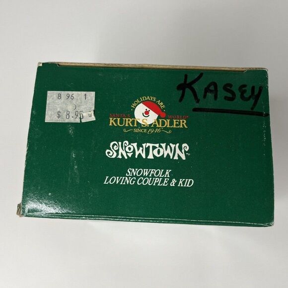 Kurt S Adler Snowtown Snowfolk Loving Couple & Kid Figure snowman carolers - Picture 8 of 11